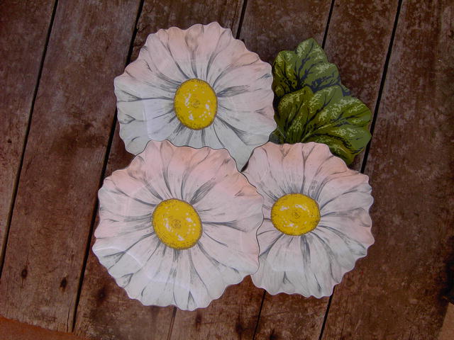 DAISEY FLOWER RELISH TIDBIT TRAY CANDY SERVER