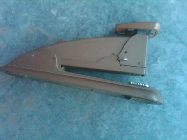 SWINGLINE STAPLER STAPLE TOOL RETRO ERA DESK UTENSIL OFFICE ACCESSORY SECRETARY TOOL