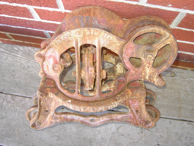 FAIRFIELD IOWA LOUDEN JUNIOR HAYRICK BARN PULLEY HAYLOFT HAYMOW TOOL CAST IRON FARM RANCH WHEEL
