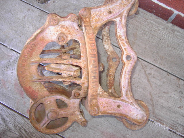 FAIRFIELD IOWA LOUDEN JUNIOR HAYRICK BARN PULLEY HAYLOFT HAYMOW TOOL CAST IRON FARM RANCH WHEEL