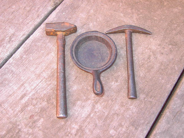 CAST IRON GOLD PICK SLEDGE HAMMER SKILLET MINING TOYS