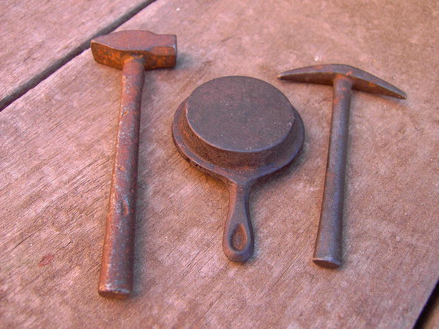 CAST IRON GOLD PICK SLEDGE HAMMER SKILLET MINING TOYS