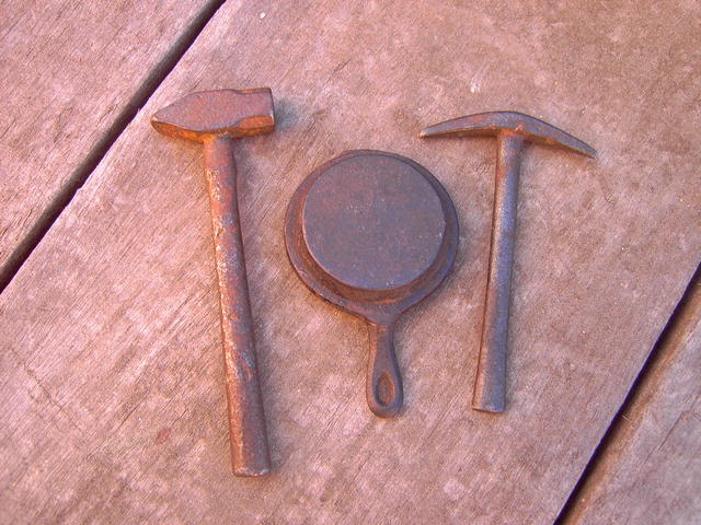 CAST IRON GOLD PICK SLEDGE HAMMER SKILLET MINING TOYS