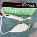 Dyna Electric Scissors Textile Fabric Craft Cutting Tool Retro Era Quilter Utensil Original New York USA Box