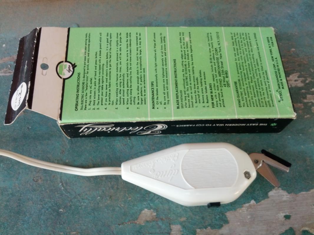 Dyna Electric Scissors Textile Fabric Craft Cutting Tool Retro Era Quilter Utensil Original New York USA Box