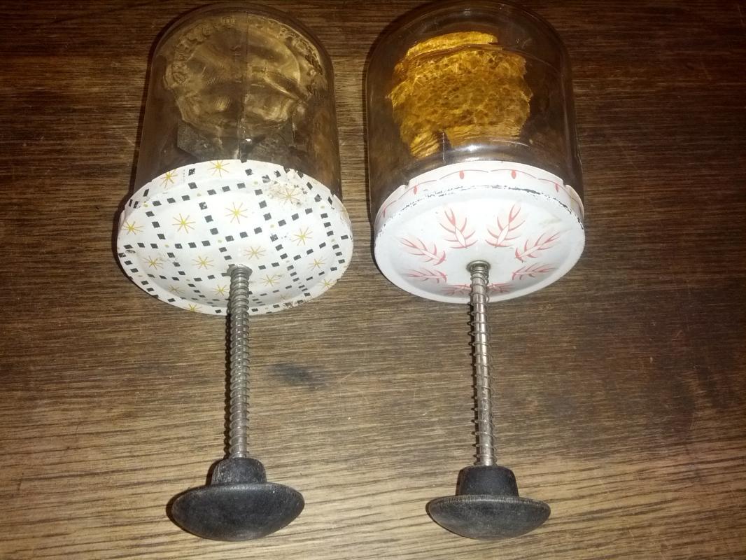 GLASS MEASURING CUP NUT CHOPPER FRUIT VEGETABLE CUTTER 1950'S PLUNGER STYLE KITCHEN FOOD PREPARATION UTENSIL
