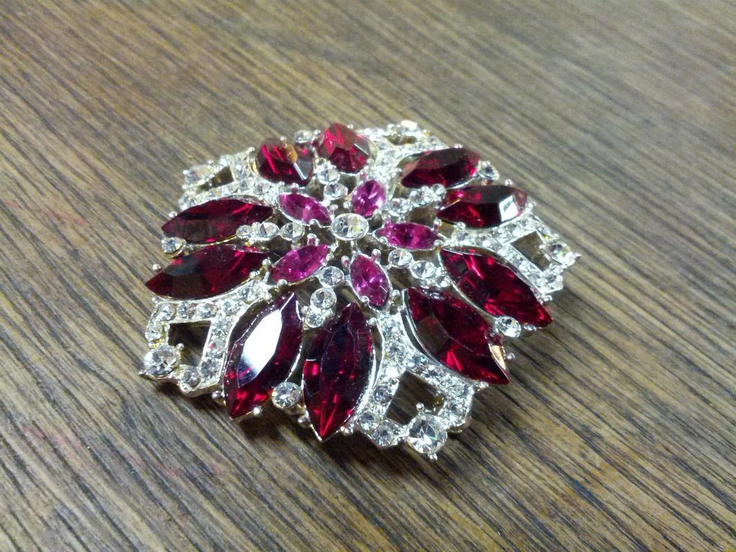 Eisenberg Ice Red Rhinestone Flower Form Brooch Pinwheel Style Lapel Jewelry Fashion Pin