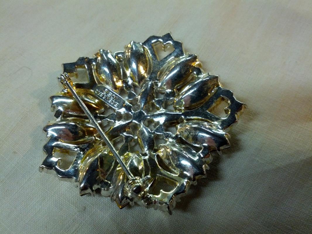 Eisenberg Ice Red Rhinestone Flower Form Brooch Pinwheel Style Lapel Jewelry Fashion Pin