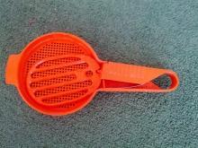 tupperware flour sifter retro orange plastic baking utensil kitchen tool