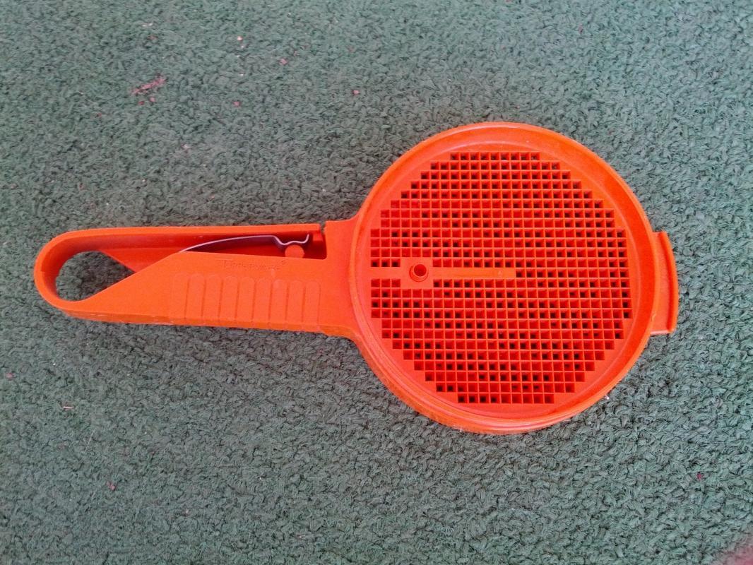 tupperware flour sifter retro orange plastic baking utensil kitchen tool