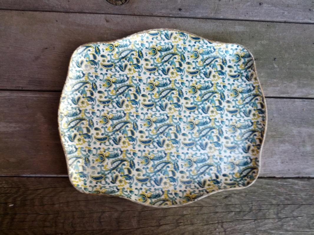 paisley pattern beverage food serving tray kitchen table utensil early american retro era table accessory party platter