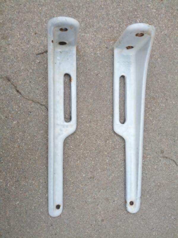 CAST IRON WHITE PORCELAIN COATED SHELF BRACKET BATHROOM KITCHEN SHOP WALL FIXTURE