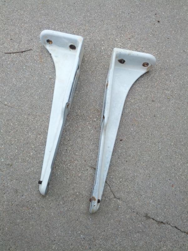 CAST IRON WHITE PORCELAIN COATED SHELF BRACKET BATHROOM KITCHEN SHOP WALL FIXTURE