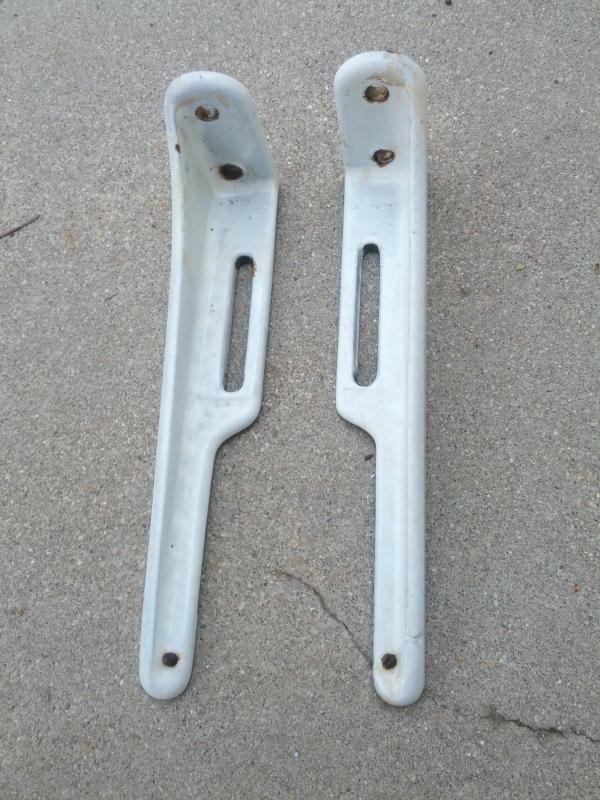 CAST IRON WHITE PORCELAIN COATED SHELF BRACKET BATHROOM KITCHEN SHOP WALL FIXTURE