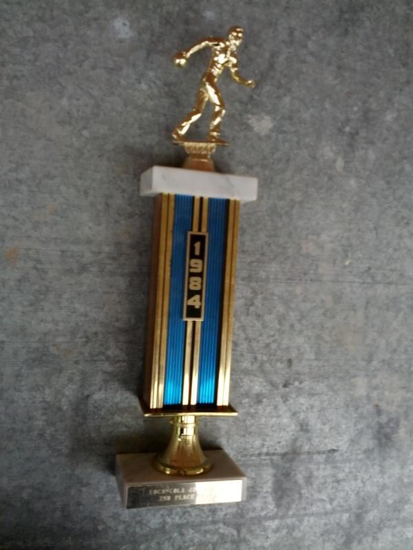 COCA COLA JUNIOR LEAGUE BOWLING TROPHY 1984 AWARD DECORATION ACHIEVEMENT ORNAMENT