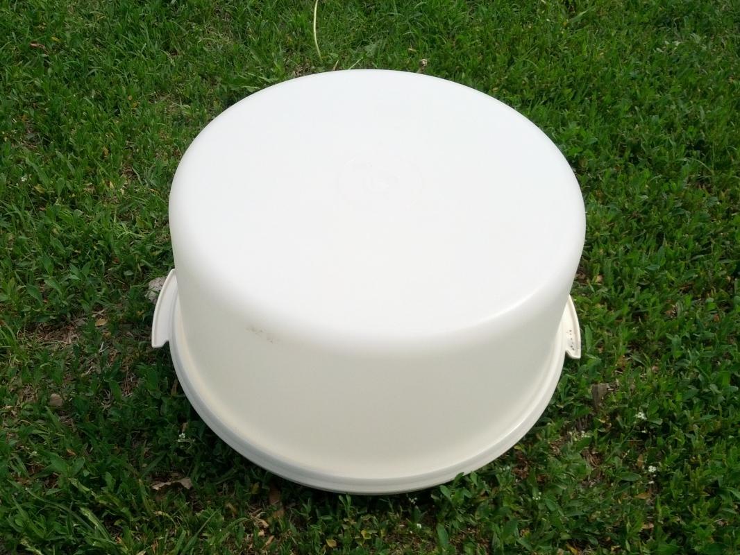 TUPPERWARE CAKE PIE CARRIER BOX TRAVEL STYLE COVERED PLATTER PLASTIC KITCHEN UTENSIL PARTY TOOL