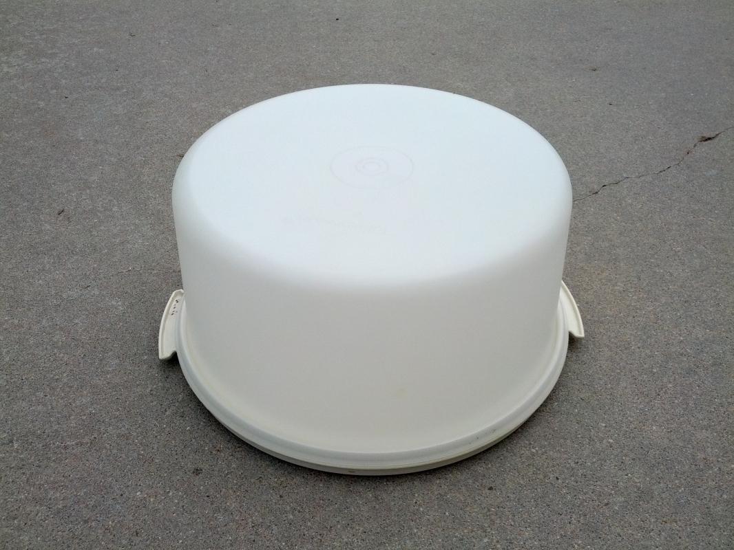 TUPPERWARE CAKE PIE CARRIER BOX TRAVEL STYLE COVERED PLATTER PLASTIC KITCHEN UTENSIL PARTY TOOL