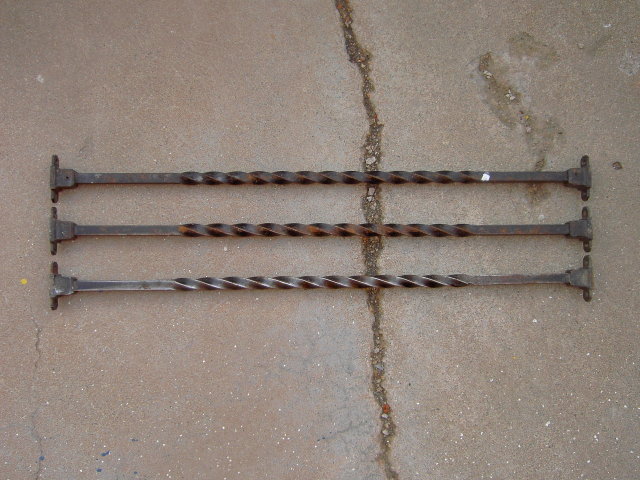 CAST IRON CANDY TWIST SPINDLE ROOM DIVIDER SUPPORT POLE