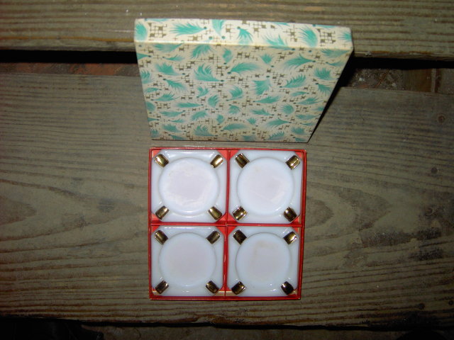 GOLD WHITE GLASS ASHTRAY GIFT BOX SET RETRO FEATHER ORIGINAL PACKAGE