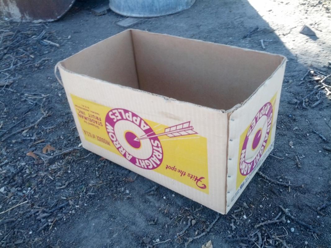 straight arrow hits the spot cardboard fruit produce box stadelman yakima washington purple yellow advertising crate 1960's grocery supply collectible