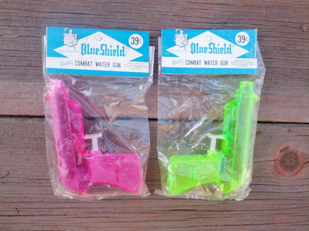 combat water gun plastic squirt pistol toy blue shield original package