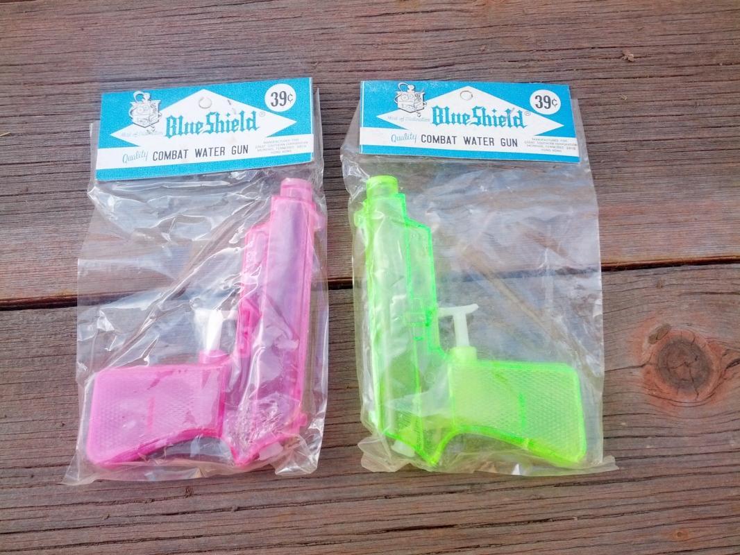 combat water gun plastic squirt pistol toy blue shield original package