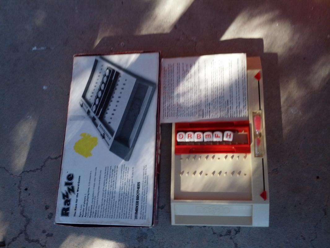 razzle race word game letter cube style family pastime usa beverly massachusetts 1981 copyright