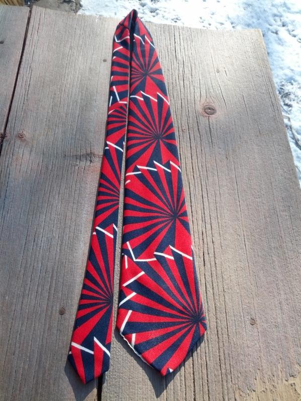 red blue white pinwheel pattern necktie retro fashion accessory 1960's polyester