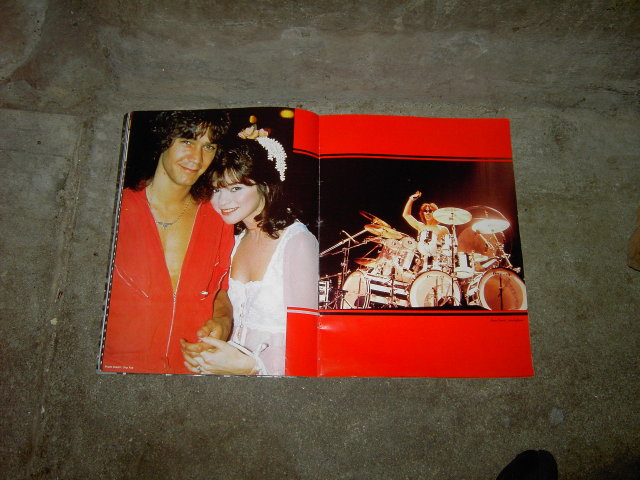 VAN HALEN ROCK ROLL HEAVY METAL BOOK CONCERT PHOTO BOOKLET