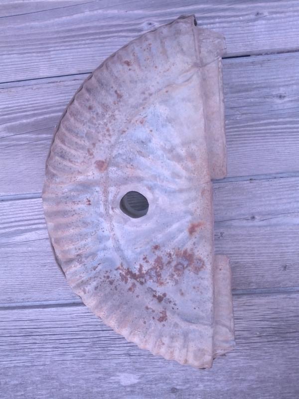 GALVINIZED STEEL CISTERN PRIMITIVE WELL WATER PUMP COVER TOP HARDWARE PIECE FIXTURE PART COUNTRY FARM TOOL DECORATIVE YARD ORNAMENT LAWN GARDEN DECORATION