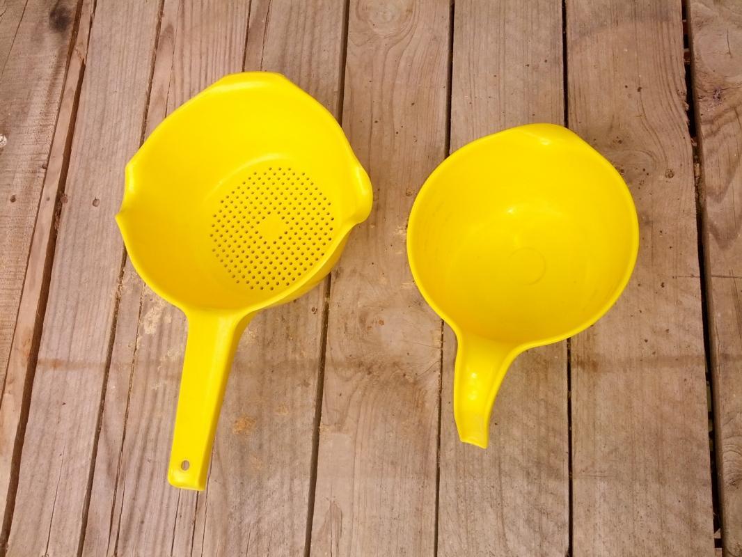 rubbermaid spaghetti pasta strainer measuring cup batter bowl yellow plastic kitchen utensil food preparation tools