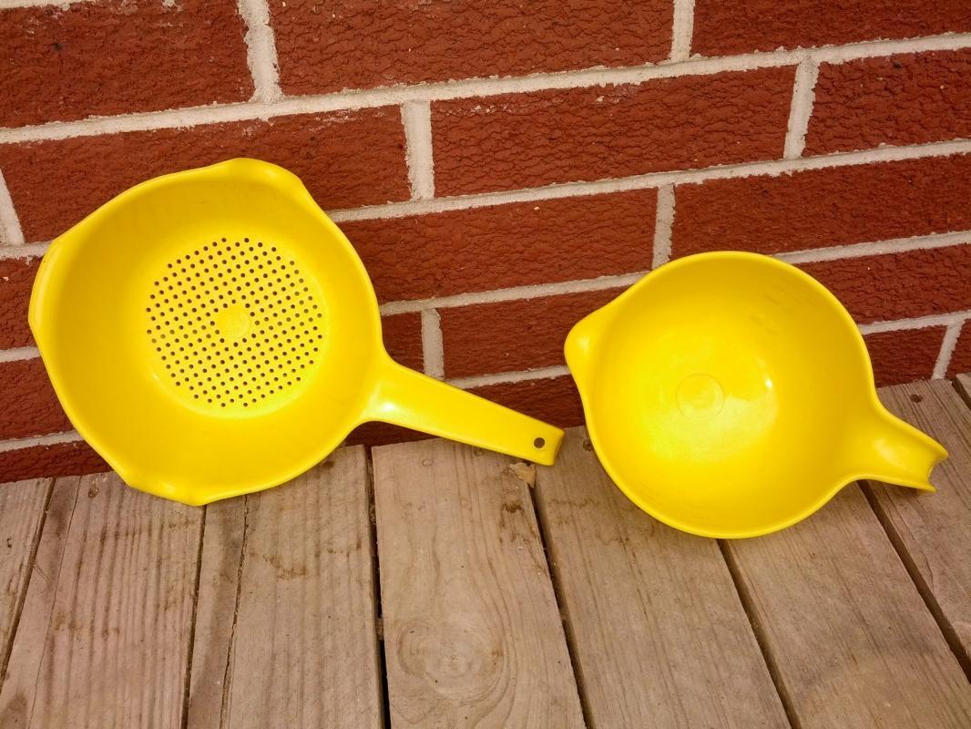 rubbermaid spaghetti pasta strainer measuring cup batter bowl yellow plastic kitchen utensil food preparation tools