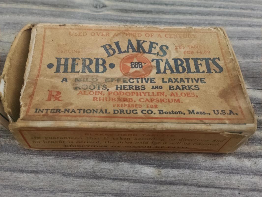 BLAKES HERB ROOT BARK TABLET CARDBOARD BOX LAXATIVE DRUG ADVERTISING INTERNATIONAL BOSTON MASSACHUSETTS