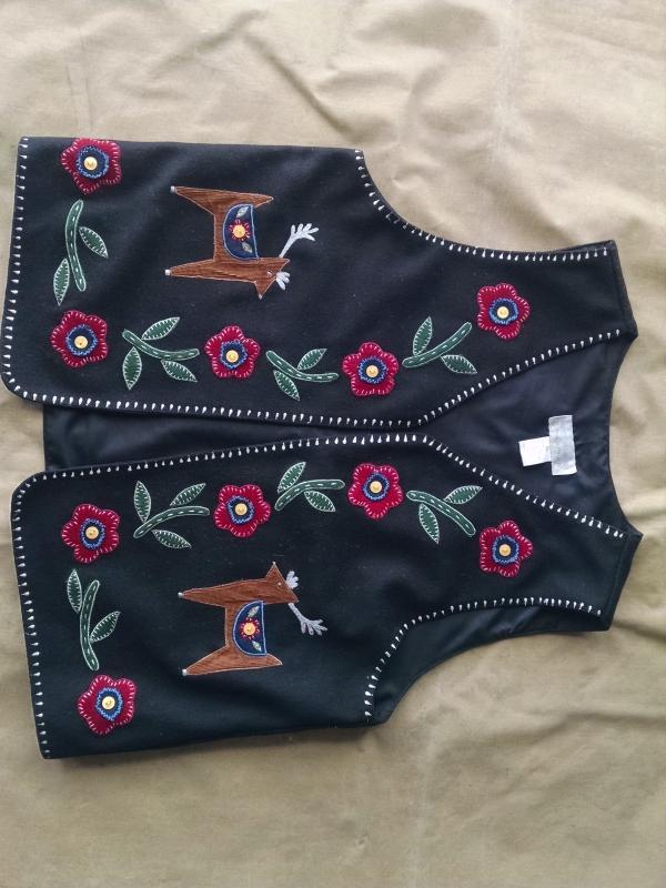 casey coleman wool blend black polyester vest deer floral flower pattern India manufactured ladies garment womens apparel size extra large