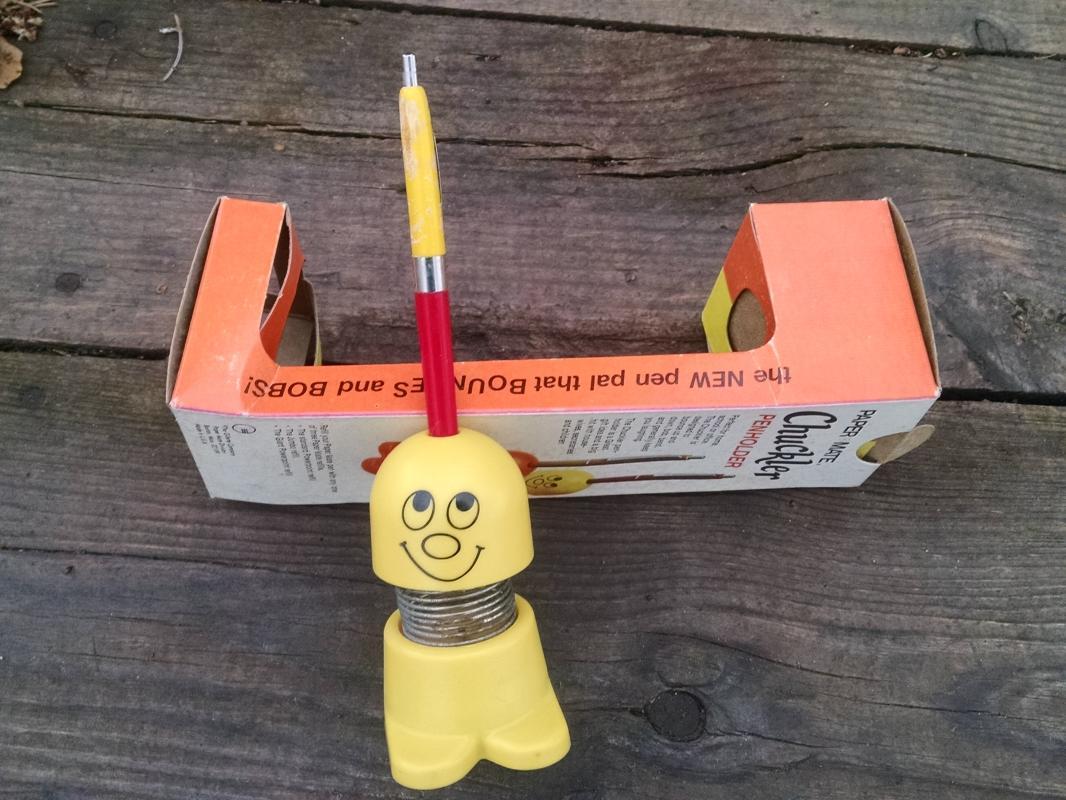 CHUCKLER HAPPY FACE PENHOLDER PENCIL PEN STAND RETRO BOBBLEHEAD NODDER DESK ACCESSORY ORIGINAL GILLETE CARDBOARD BOX 1970'S OFFICE DECORATION ORNAMENT