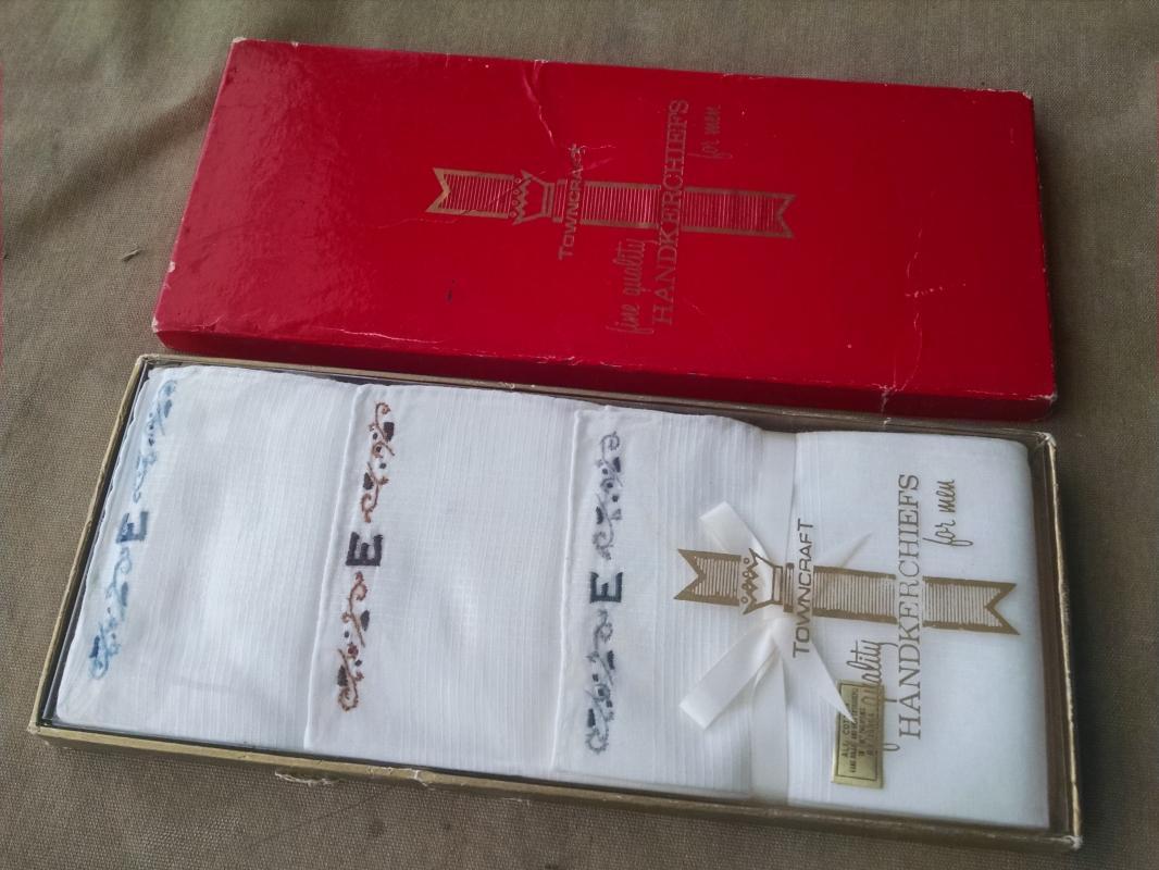 E monogramed hanky set fine cotton men's handkerchiefs towncraft original store box phillipines manufacturer tag retro man's suit coat fashion accessory