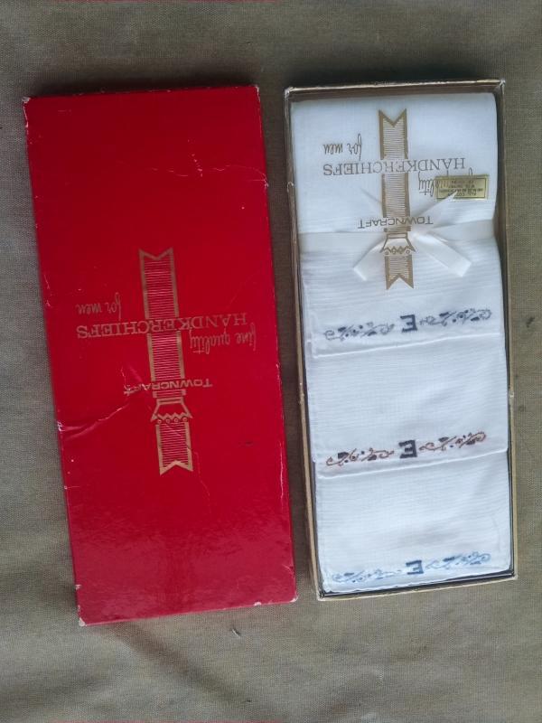 E monogramed hanky set fine cotton men's handkerchiefs towncraft original store box phillipines manufacturer tag retro man's suit coat fashion accessory