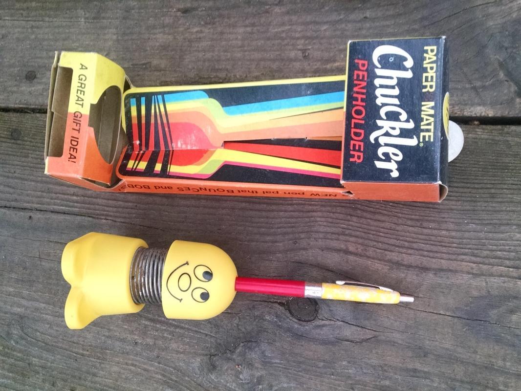 CHUCKLER HAPPY FACE PENHOLDER PENCIL PEN STAND RETRO BOBBLEHEAD NODDER DESK ACCESSORY ORIGINAL GILLETE CARDBOARD BOX 1970'S OFFICE DECORATION ORNAMENT