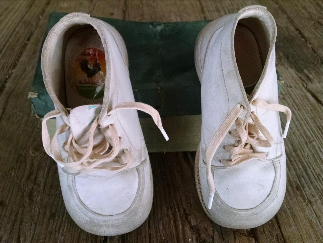 weather bird leather toddler child shoes lace up baby footwear saint louis missouri peters international cardboard advertising box