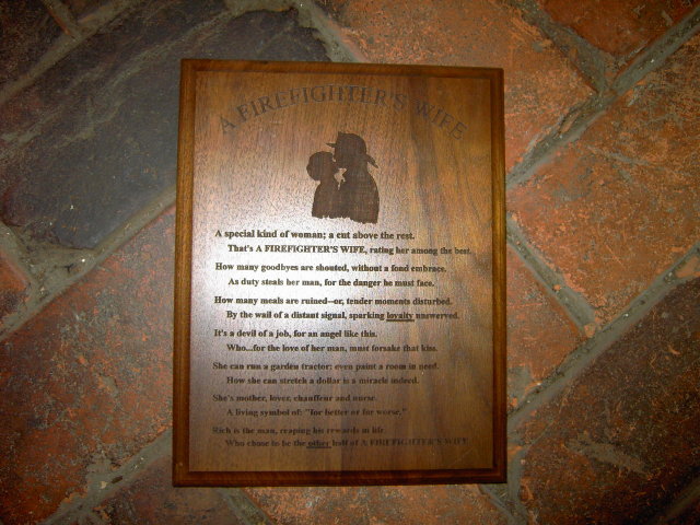 FIREMAN FIREFIGHTERS WIFE WALL PLAQUE WALNUT WOOD ROOM DECORATION