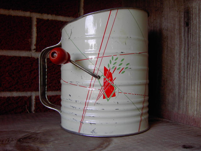 FLOUR SIFTER UTENSIL RED WHITE GREEN