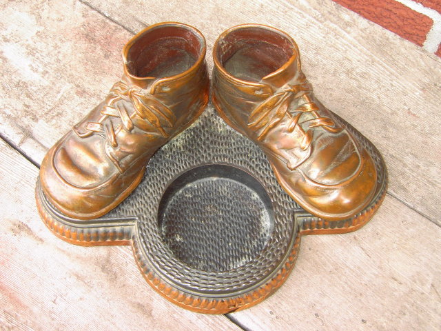 COPPER BRONZE BABY SHOE TRAY DESK ACCESSORY