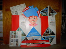 UNITED AIRLINES AIRPORT SIGN DISCOVER AMERICA SWEEPSTAKES DISPLAY 1966 COMMERCIAL AIRLINE DIXIE CUP ADVERTISEMENT
