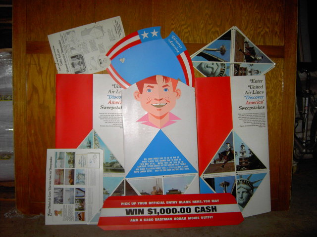 UNITED AIRLINES AIRPORT SIGN DISCOVER AMERICA SWEEPSTAKES DISPLAY 1966 COMMERCIAL AIRLINE DIXIE CUP ADVERTISEMENT