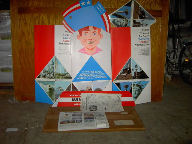 UNITED AIRLINES AIRPORT SIGN DISCOVER AMERICA SWEEPSTAKES DISPLAY 1966 COMMERCIAL AIRLINE DIXIE CUP ADVERTISEMENT