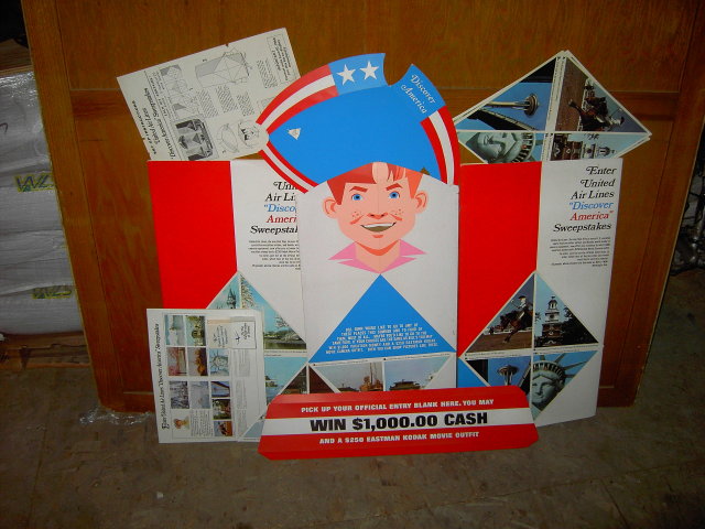 UNITED AIRLINES AIRPORT SIGN DISCOVER AMERICA SWEEPSTAKES DISPLAY 1966 COMMERCIAL AIRLINE DIXIE CUP ADVERTISEMENT