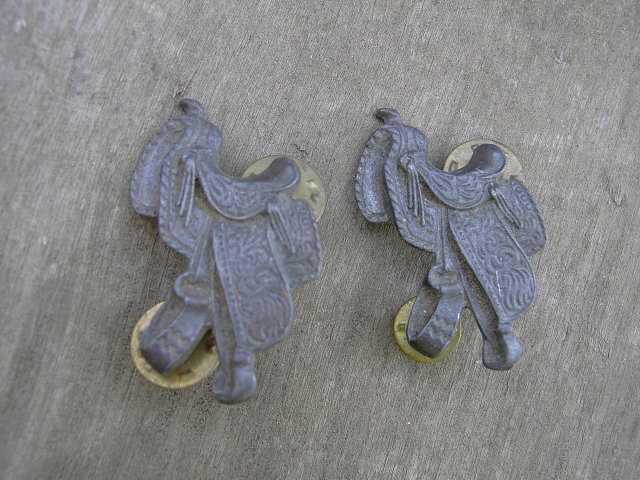 HORSE SADDLE BROOCH WESTERN LAPEL PIN COWBOY HAT TACK