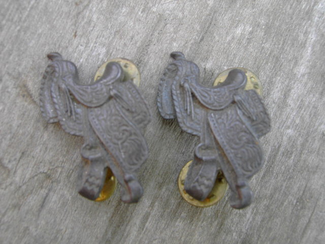 HORSE SADDLE BROOCH WESTERN LAPEL PIN COWBOY HAT TACK