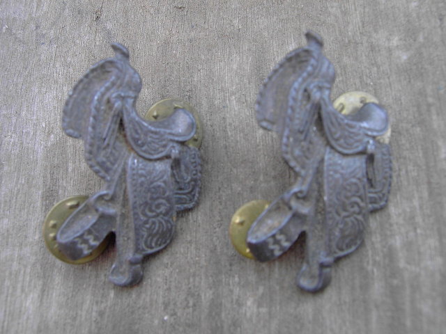 HORSE SADDLE BROOCH WESTERN LAPEL PIN COWBOY HAT TACK
