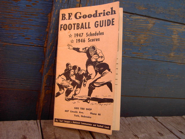 COLLEGE FOOTBALL GUIDE 1947 B F GOODRICH YORK NEBRASKA GEIS TIRE SHOP SUZ SAYGER TIFFIN OHIO